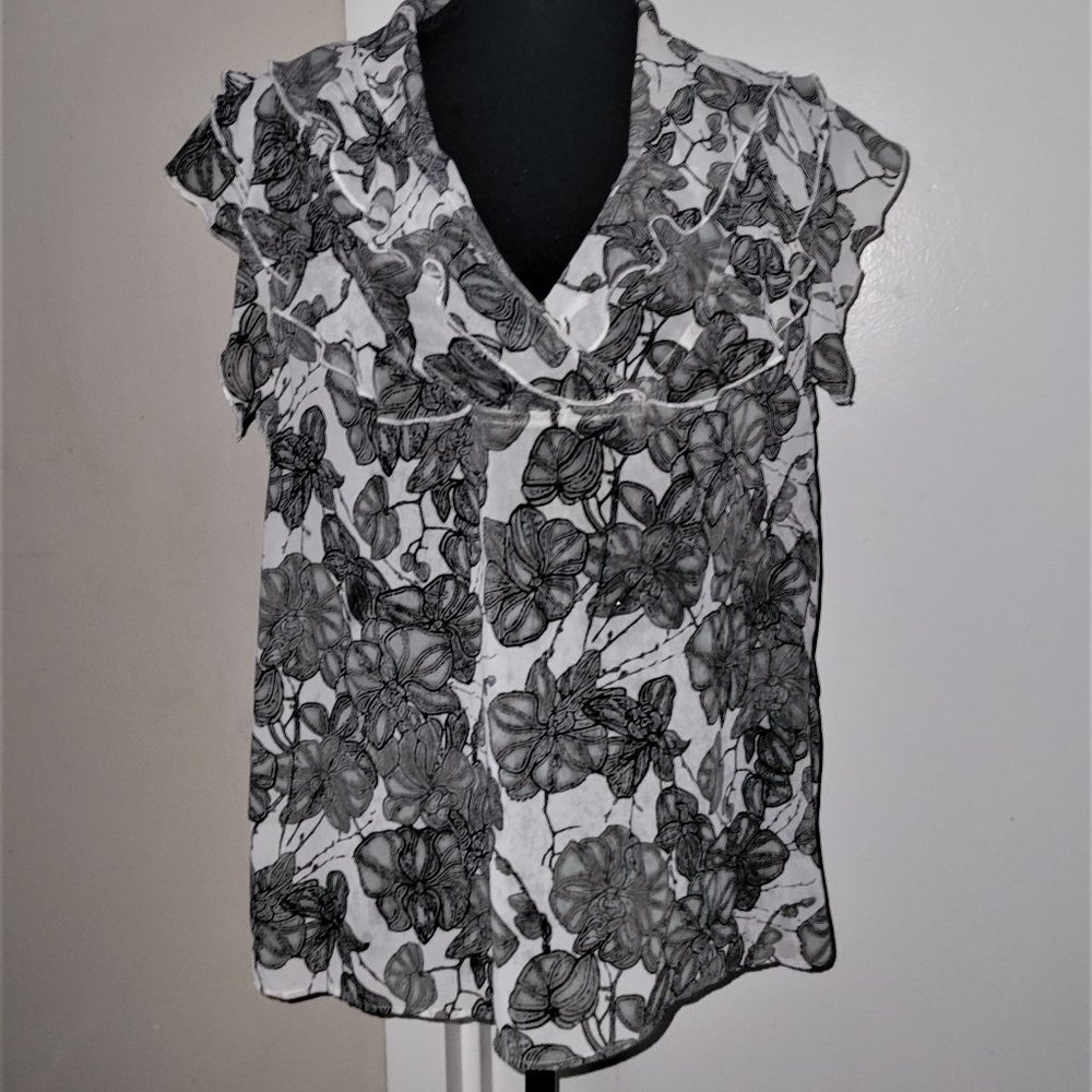 5 for $25! Allura Flutter Sleeve/Ruffle Floral Blouse - M